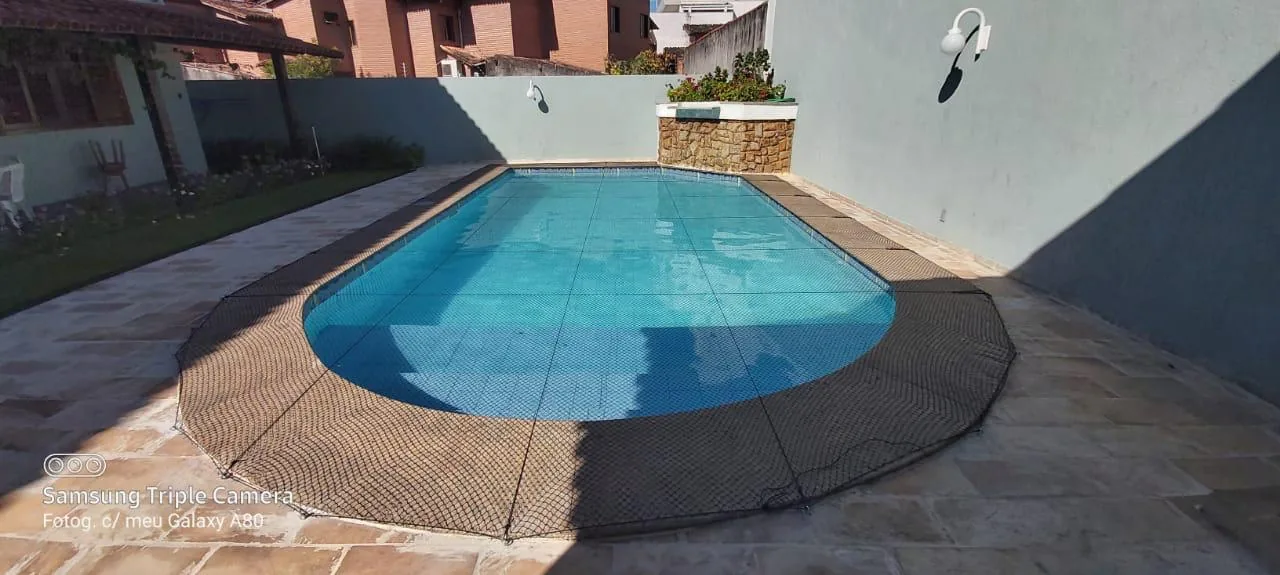 Rede de proteção para piscina